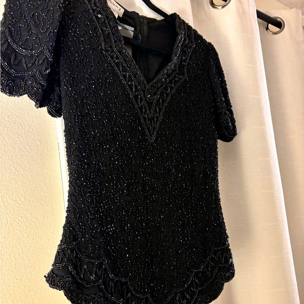 NWT Gorgeous fitted fulled beaded silk‎ cap sleeve blouse - size 10 - by Stenay